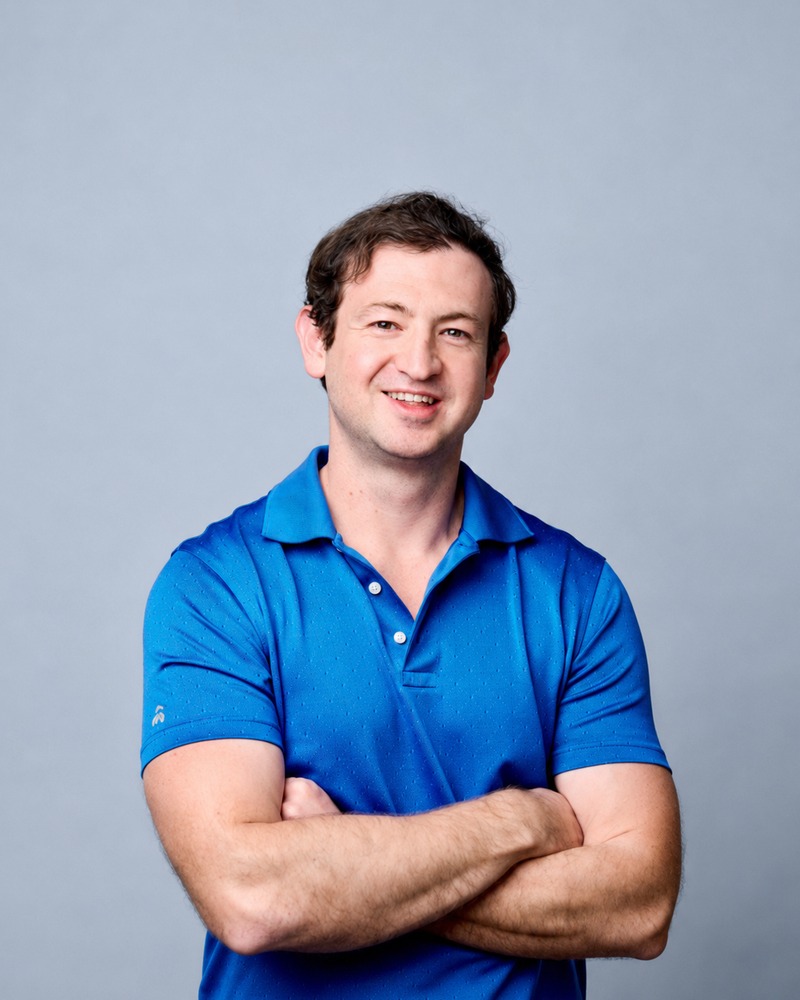Vadim Koenen, MBA — marketing automation and RevOps consultant; navy blazer professional headshot